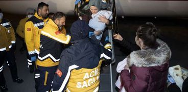 الفرق الطبية نقلت 11 رضيعاً فقدوا ذويهم بزلزال تركيا