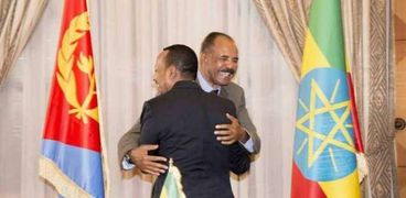 الرئيس الإريتري أسياسي أفورقي مع رئيس وزراء إثيوبيا آبي أحمد