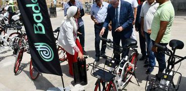 محافظ جنوب سيناء يتفقد محطات الدراجات التشاركية