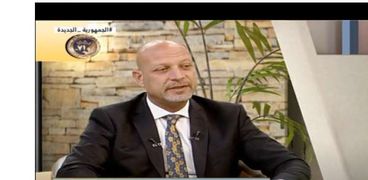 الدكتور عمرو حداد استشاري أمراض الباطنة بمعهد ناصر