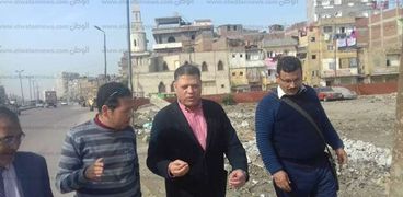 رئيس مدينة كفرالدوار يتابع أعمال الرصف والنظافة