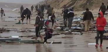 أهالي غزة أثناء إنقاذ الصيادين المصريين