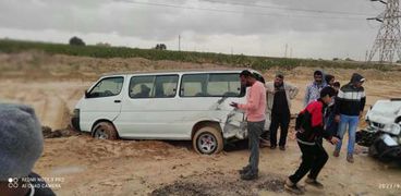 حادث تصادم سيارتين ميكروباص وربع نقل بطريق مطروح الإسكندرية