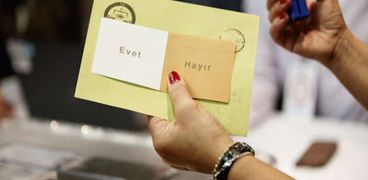 أحد بطاقات التصويت لاستفتاء تركيا