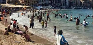 شواطئ  الإسكندرية في الويك إند