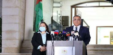 المتحدث باسم الحكومة ووزير الصحة الفلسطينيين يعلنان إلغاء اتفاق تبادل اللقاحات مع إسرائيل