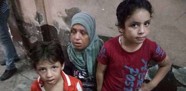 الأم والطفلان أمام نيابة الإسكندرية
