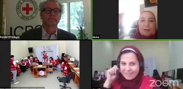 متطوعي الهلال الأحمر المصري يحتفلون بيومهم العالمي عبر الانترنت