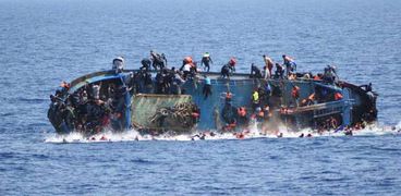 غرق قارب يمل مهاجرين غير شرعيين لأوروبا.. أرشيفية