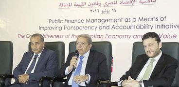 عمرو الجارحي وزير المالية- ارشيفية