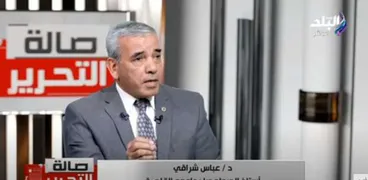 الدكتور عباس شراقي، أستاذ الجيولوجيا بجامعة القاهرة