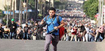 الصحفي مصطفى درويش يهرب من اعتداءات الإخوان