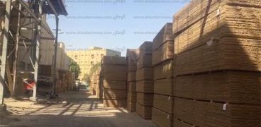 بالفيديو| أكبر مصنع أخشاب «فايبر بورد» فى الشرق الأوسط مهدد بالإغلاق بسبب المستورد والأمطار