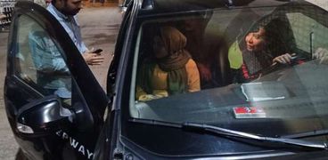 "فتاة العياط" أميرة أحمد عقب خروجها من مركز شرطة العياط