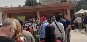 إقبال كبير من السياح على زيارة المتحف المصري