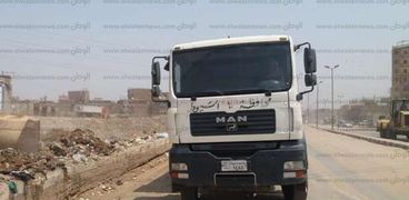 رفع 1500 طن مخلفات صلبة ومواد بناء بحى غرب أسيوط