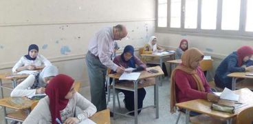 وكيل وزارة تعليم الغربية يتابع امتحانات الشهادة الإعدادية