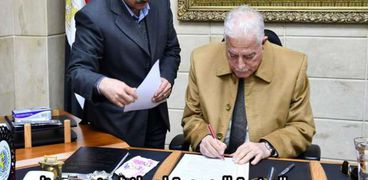 محافظ جنوب سيناء يوقع على قرارات جديدة للتصالح