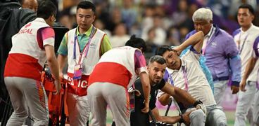 مطرقة لاعب تصيب حكمًا بنزيف وكسر في دورة الألعاب الآسيوية