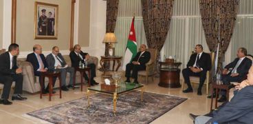 رئيس الوزراء الأردني يستقبل وفدا إعلاميا مصريا