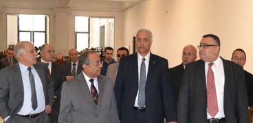 رئيس جامعة الإسكندرية يتفقد وحدة زرع النخاع