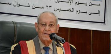 الدكتور عبدالوهاب عبدالحافظ رئيس مجمع اللغة العربية