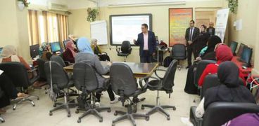 محافظ كفر الشيخ يتابع فعاليات ورشة عمل " مهارات التسويق الإلكتروني "  