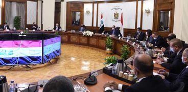 مدبولي يستقبل رئيس مجلس النواب العراقي.. ويؤكد دعم مصر لبغداد