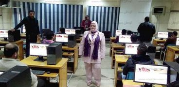 60متقدماً لوظائف التعليم يؤدون الإختبارات التحريرية بقاعتين فى كفر الشيخ