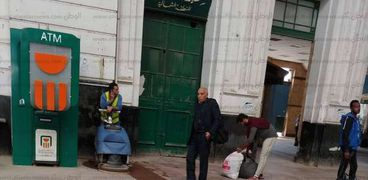 تنظيف محطة مصر فى الإسكندرية تحسباً لزيارة وزير النقل
