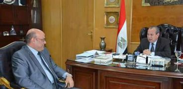 محافظ دمياط يجتمع مع أعضاء مجلس إدارة بنك مصر  لبحث تغطية المحافظة بأفرعه