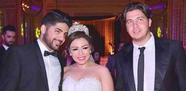 شاهيناز ضياء الدين وزوجها إيهاب في حفل زفافهم