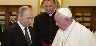 الرئيس الروسي فلاديمير بوتين وبابا الفاتيكان