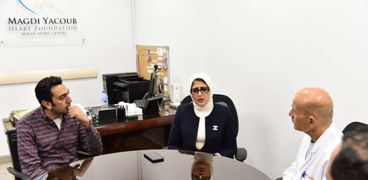 وزيرة الصحة خلال زيارتها لمؤسسة مجدي يعقوب