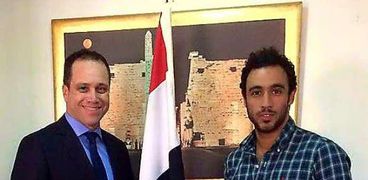 رامى عاشور بطل مصر فى الأسكواش مع هشام الدميرى رئيس هيئة التنشيط السياحى