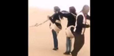 بالفيديو| طالبتان تسقطان من "باراشوت" أثناء رحلة بالفيوم