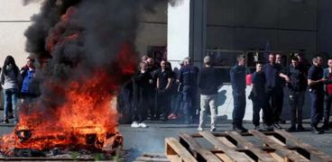 احتجاجات موظفي السجون في فرنسا بعد الهجوم