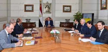 الرئيس عبد الفتاح السيسي مع المدير التنفيذي لشركة "إيني" الإيطالية للبترول