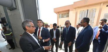 وزير الإسكان يتفقد محطة مياه الشرب والصرف الصحي بالقاهرة الجديدة