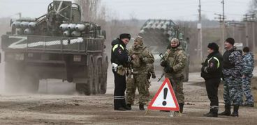 آليات عسكرية روسية تتقدم في أوكرانيا