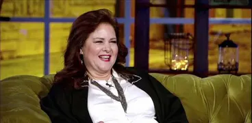 الفنانة دلال عبدالعزيز