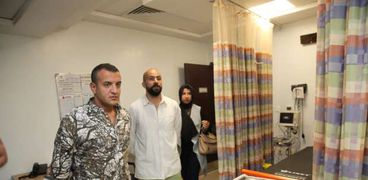 المغامر مازن حمزة والممثل إسلام سعيد يدعمان مرضي السرطان بالصعيد