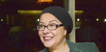 الدكتورة صفية القباني نقيبة الفنانين التشكيليين