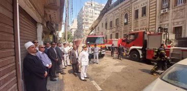 محافظ القاهرة يوجه بإزالة آثار حريق وزارة الأوقاف (صور)