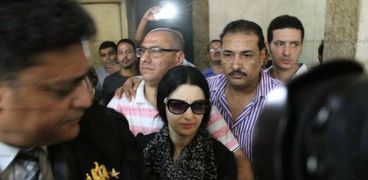 8 صور تكشف كواليس محاكمة "صوفينار" في قضية "إهانة علم مصر"