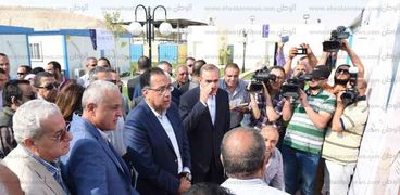 بالصور| رئيس الوزراء يتفقد مشروع إنشاء مدينة ناصر الجديده بأسيوط