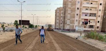 إعادة رصف طريق محطة المياه بمدينة المستقبل السكنية بالإسماعيلية.