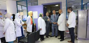 محافظ القاهرة يتفقد مستشفى عين شمس العام