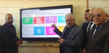 وزير التعليم خلال زيارته بورسعيد