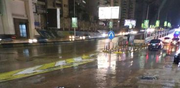 سيولة مرورية رغم أمطار الإسكندرية الغزيرة اليوم